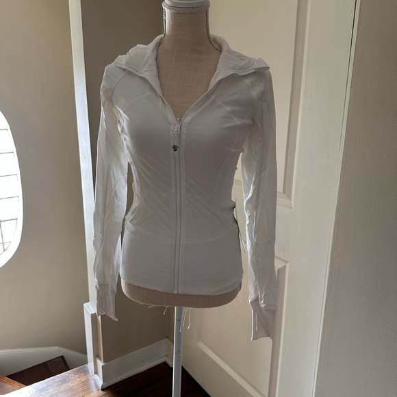 NWT! Lululemon in flux jacket - Picture 6 of 12